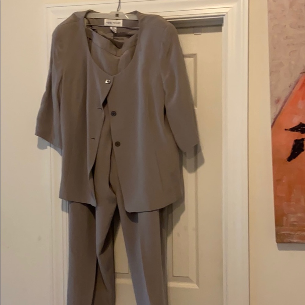 Spring pant suit - Picture 2 of 2